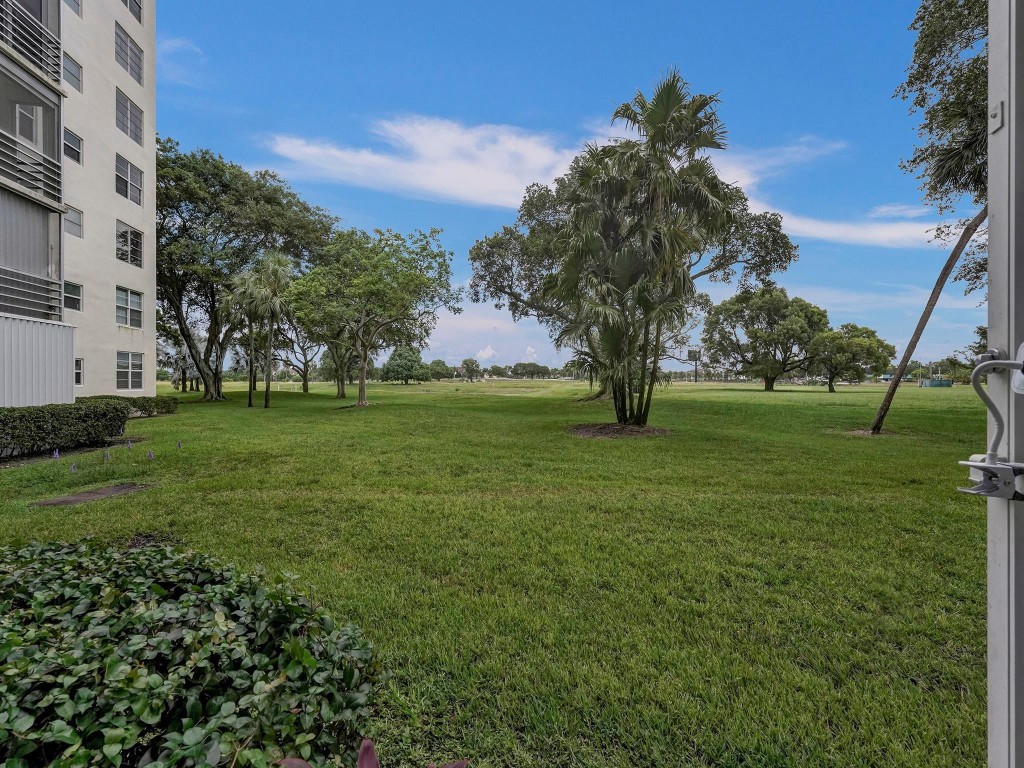 PALM-AIRE COUNTRY CLUB - Residential