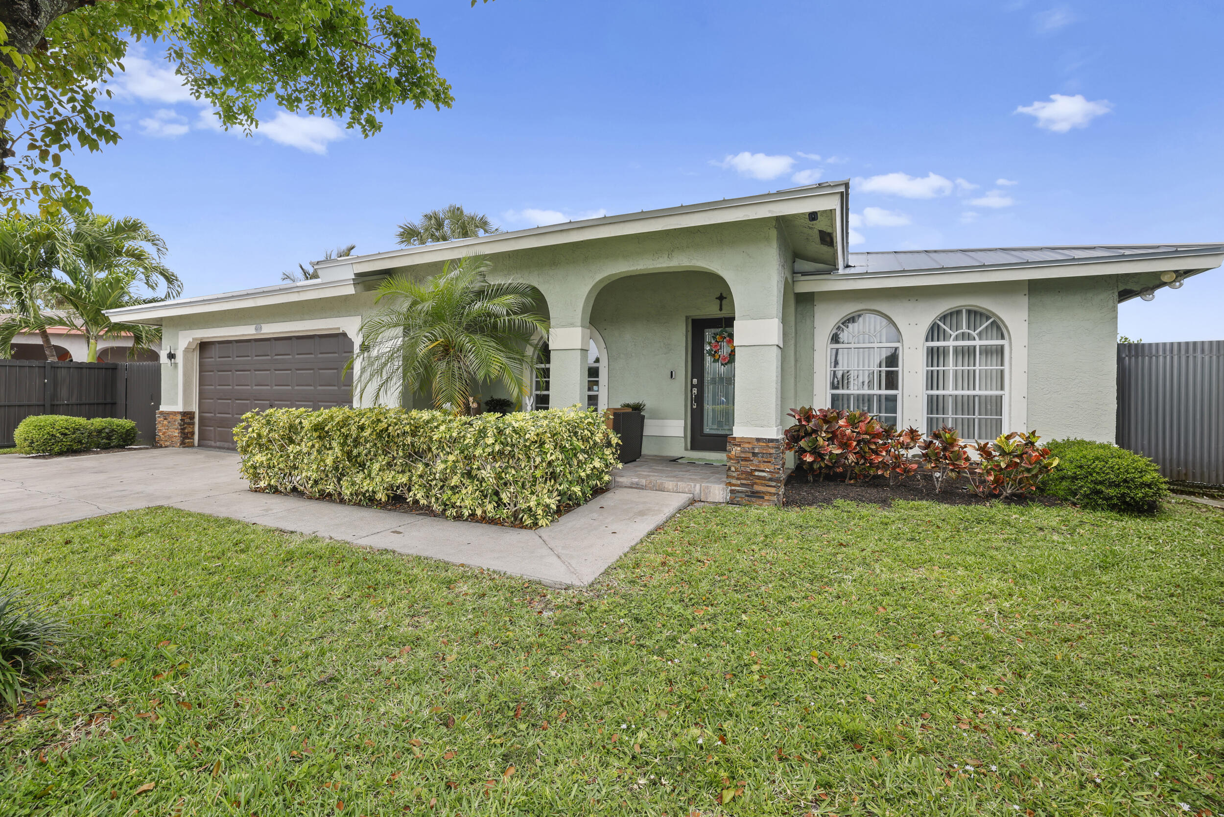401 NW 16th Place