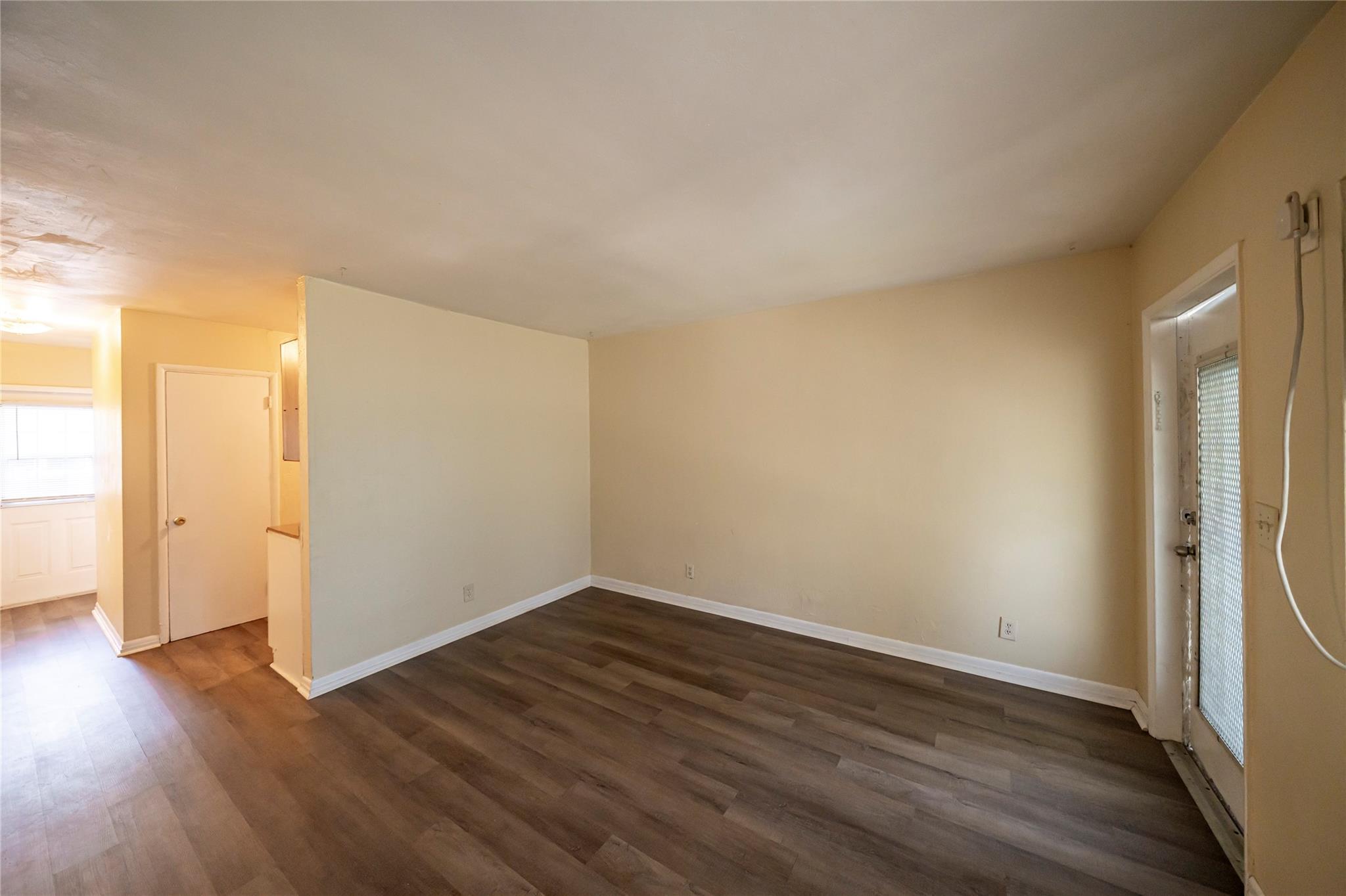1 Bedroom 1 bath unit in the most desirable neighborhoods of Ft. Lauderdale (FLAGLER VILLAGE) just got updated with new modern gray floors, newer kitchen ,fresh paint , and upgraded bathroom. the unit also includes a private back yard and one assigned parking spot. come enjoy the neighborhood that everyone is talking about. Small pets ok. NO Aggressive breeds.