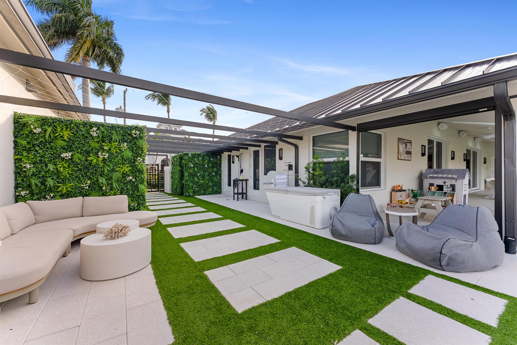 TROPIC ISLE 3RD SEC - Residential