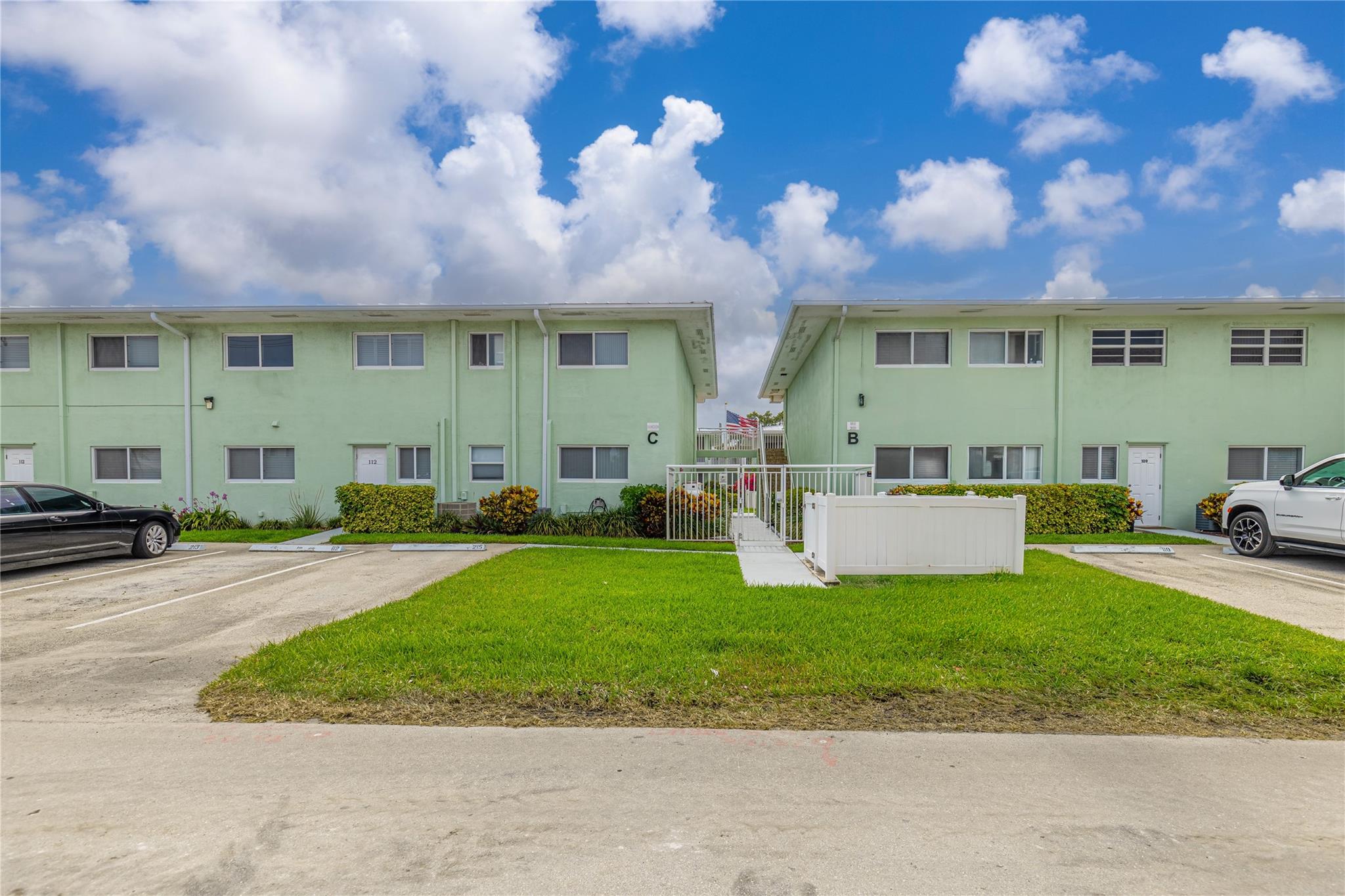 2100 NE 38th St 216