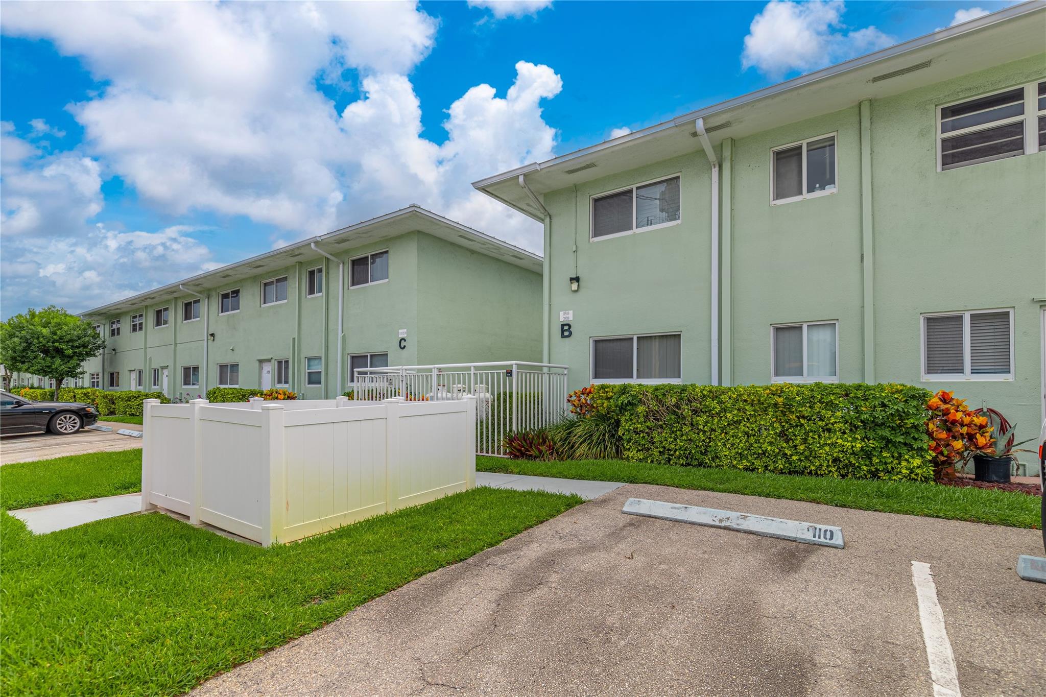 2100 NE 38th St 216