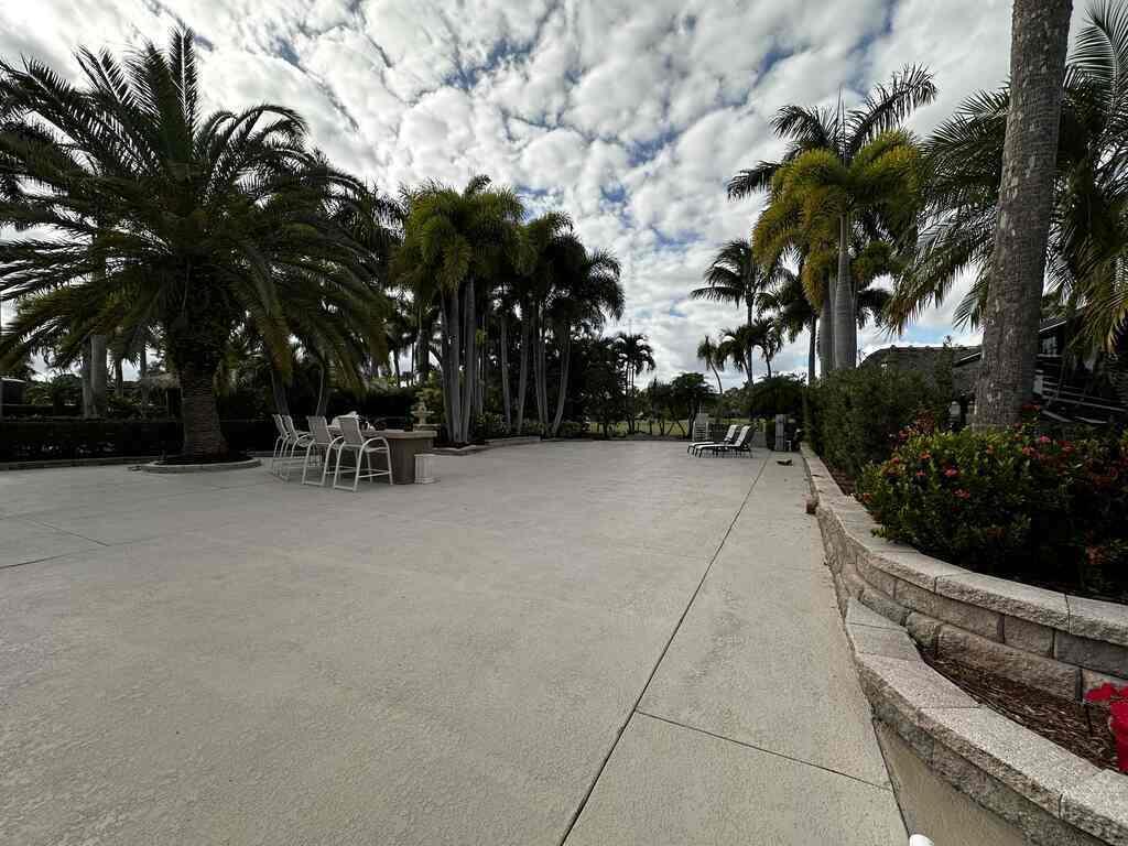 367 NW Foursome Lane