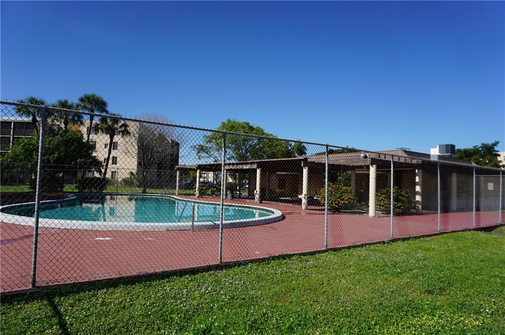 SOMERSET AT LAUDERDALE - Residential