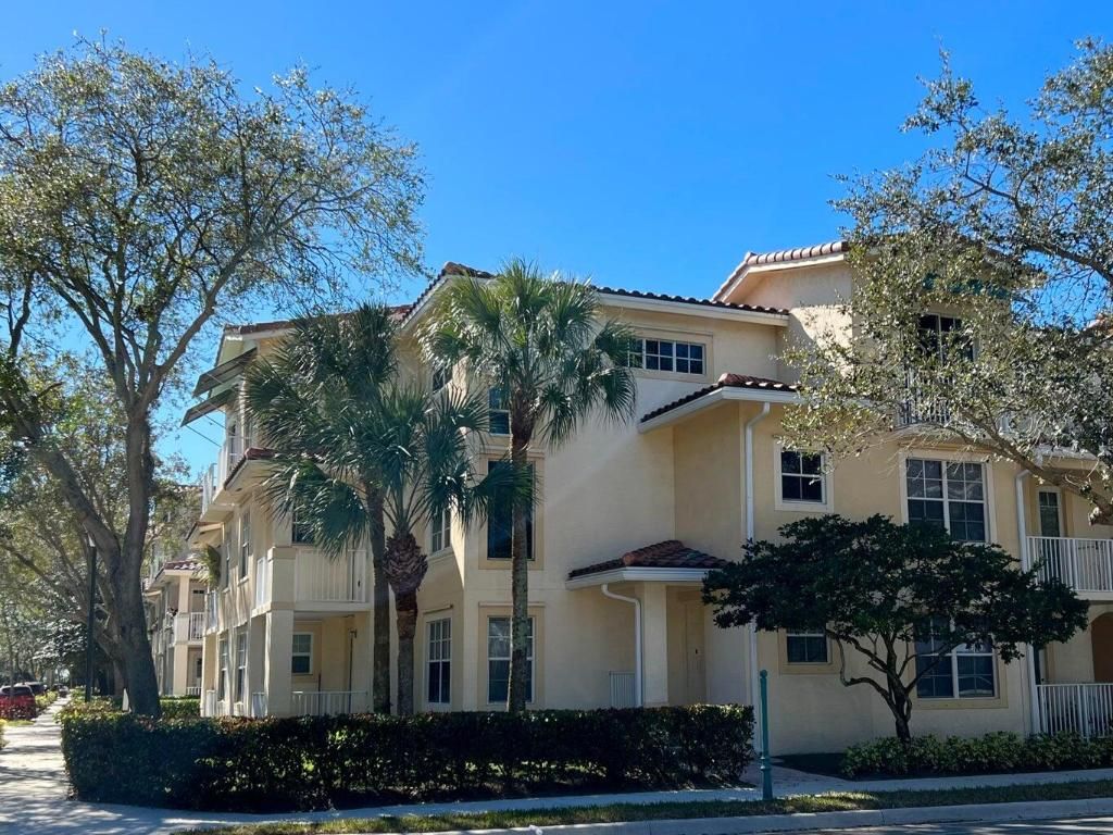 Photo of 1116 University Boulevard #21, Jupiter, FL 33458 (MLS # R10943426)