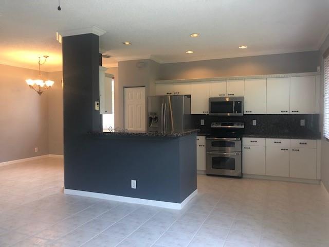 4319 Greenbriar Ln