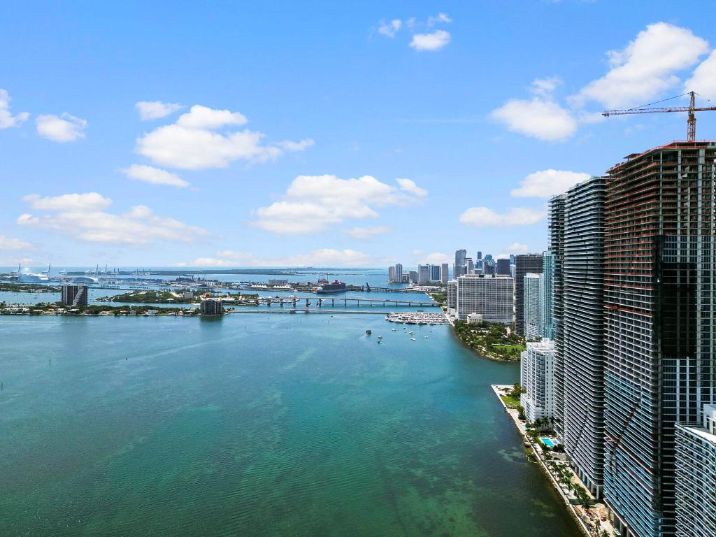 BAY BREEZE - Residential