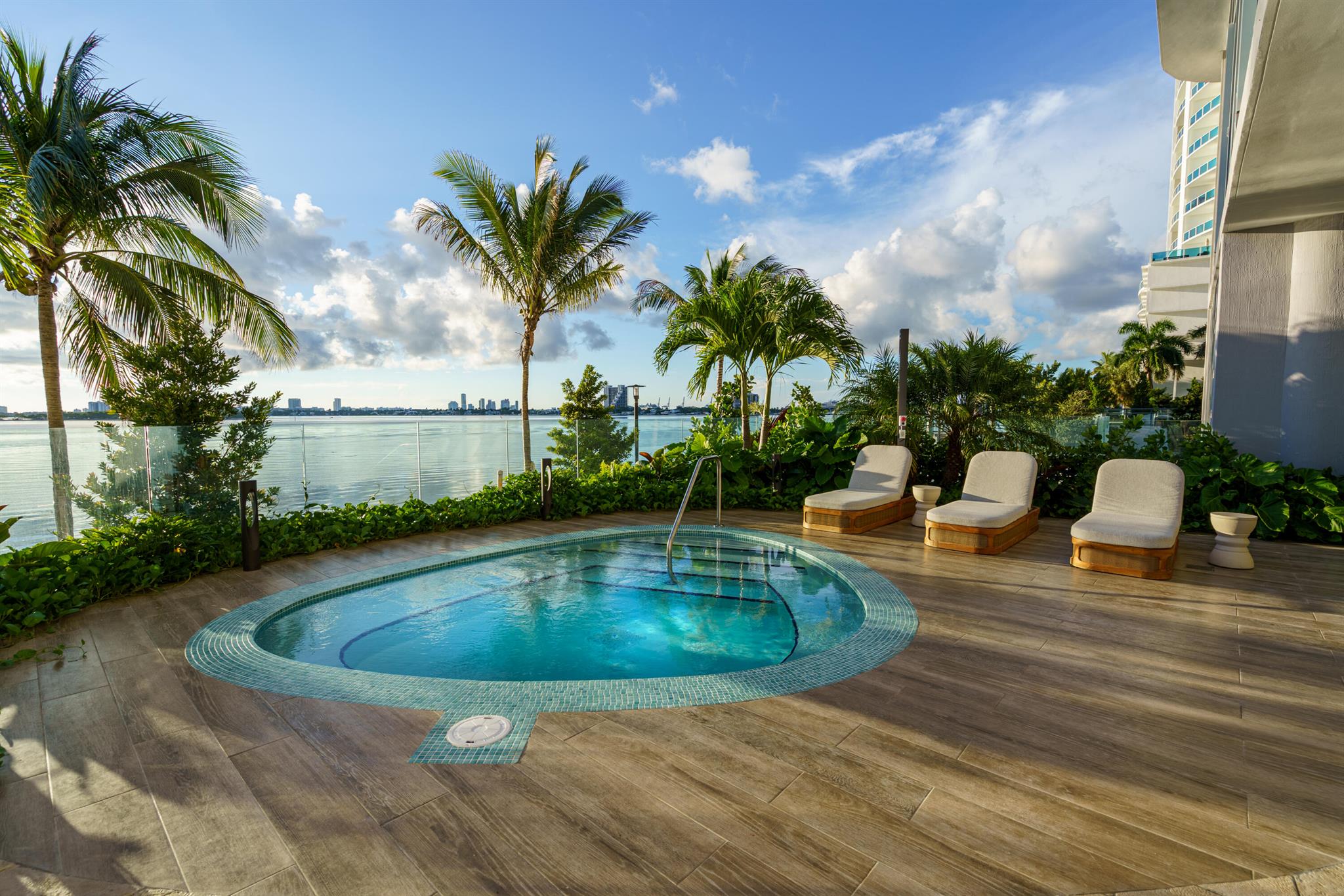 BAY BREEZE - Residential