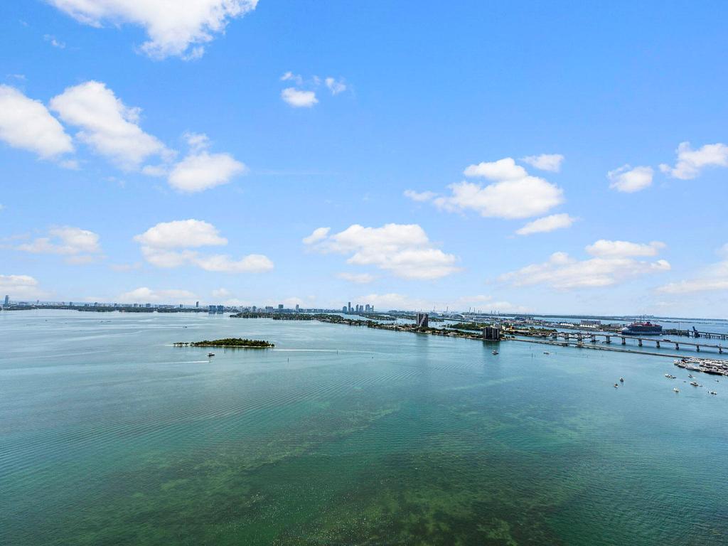 BAY BREEZE - Residential