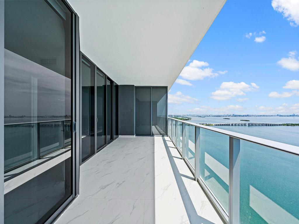 BAY BREEZE - Residential