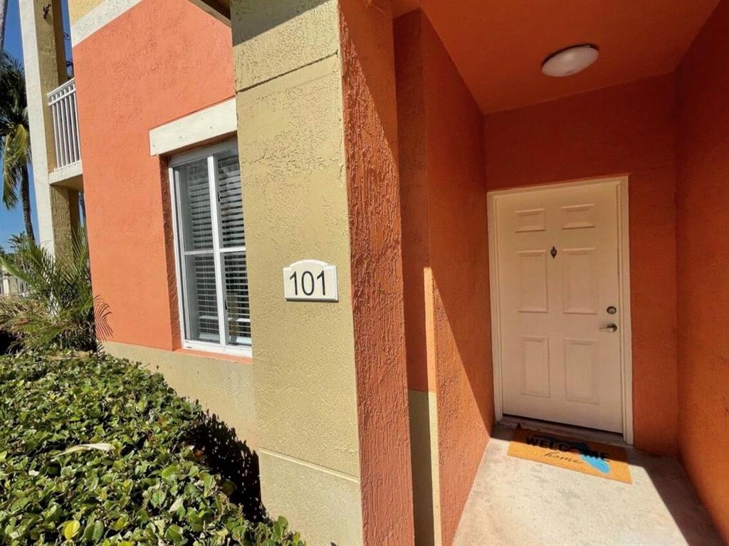 SHORT TERM RENTAL ONLY - MAY 10 - OCT 31 !!! This Is a Spacious 1 Bedroom Unit .1st Floor Unit - Not Able To Use Garage ! Development Offers Resort Style Pool , Fitness Ctr , Tennis . Close To All Shopping, Dining & More. Close To I-95 & Florida Turnpike