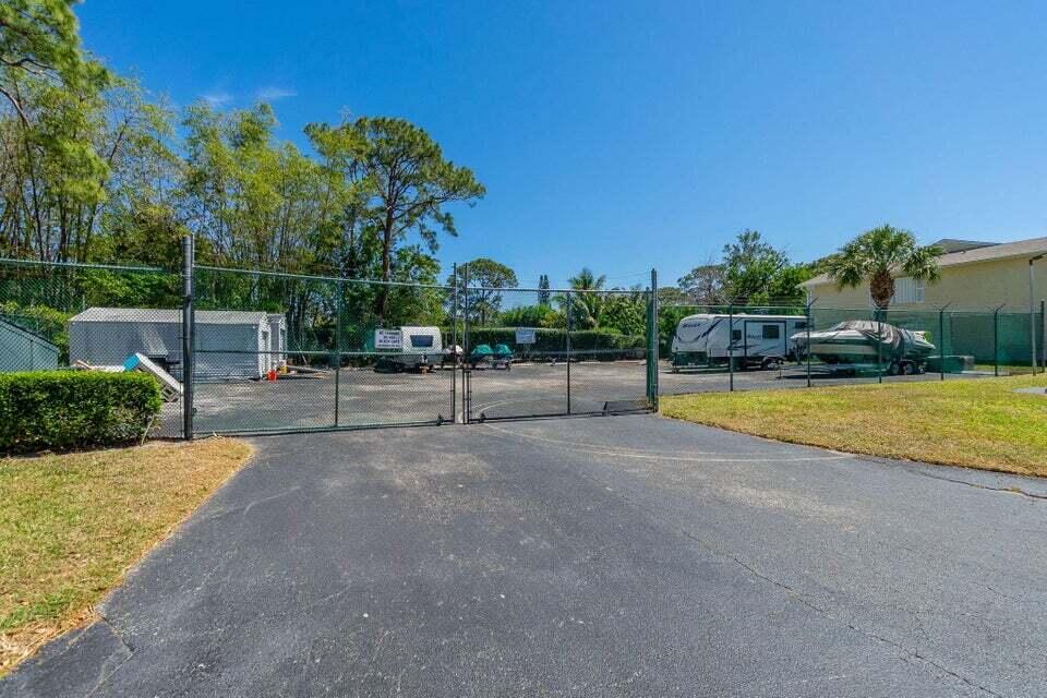 CHARTER CLUB OF PALM BEACH - Residential