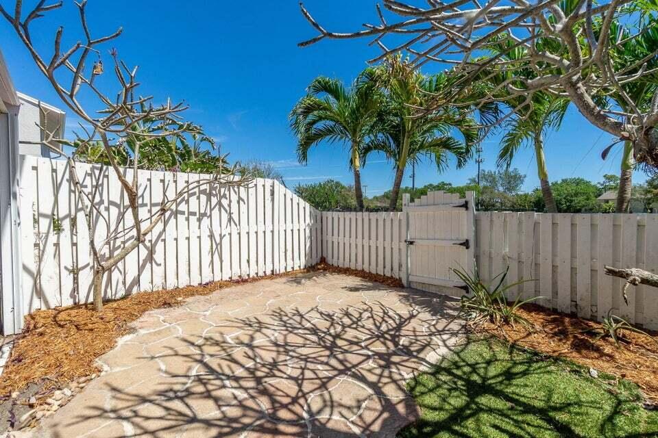 CHARTER CLUB OF PALM BEACH - Residential