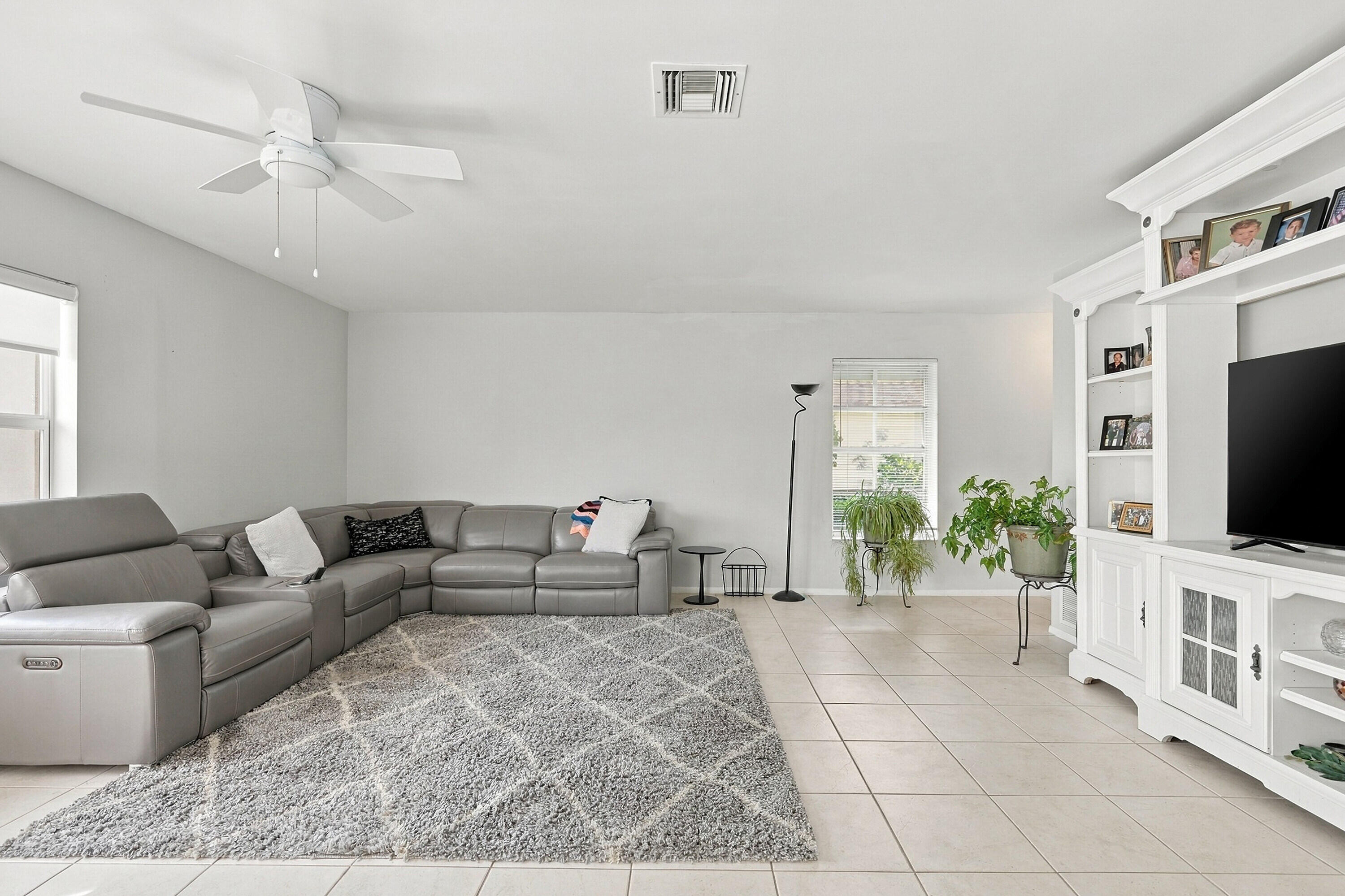 2886 FERNLEY Drive E 32