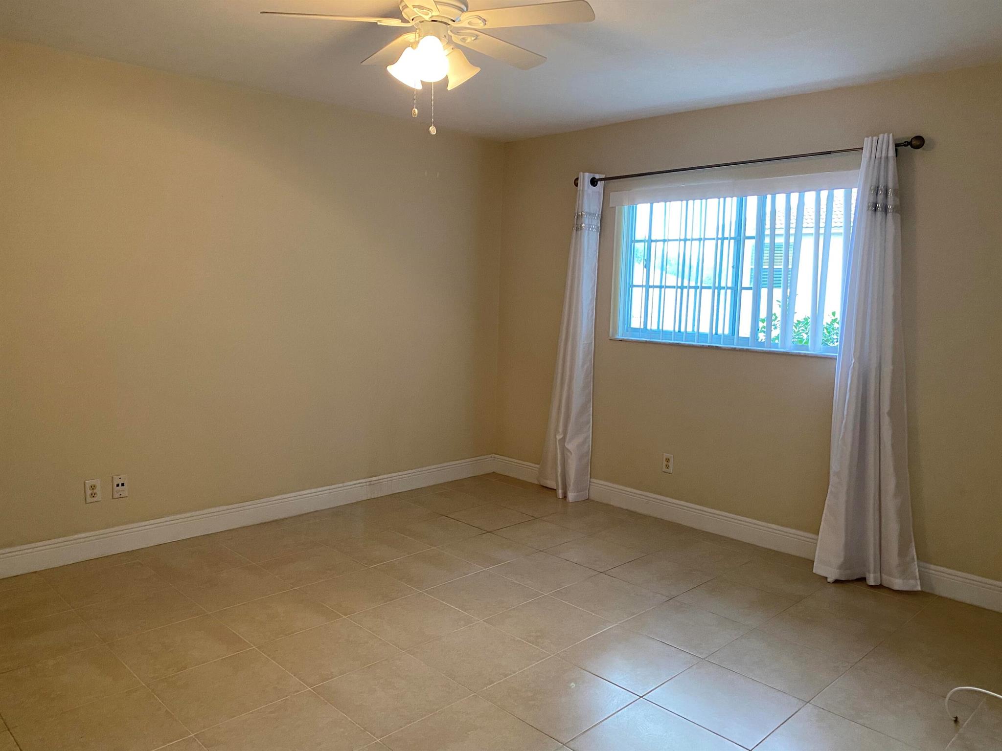 PALM BEACH TRACE CONDO - Residential Lease