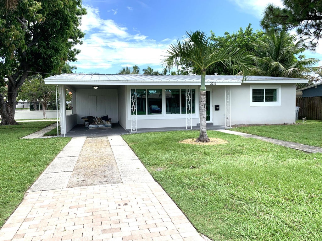 Photo of 2219 SE 13TH Street, Pompano Beach, FL 33062 (MLS # B26055678)