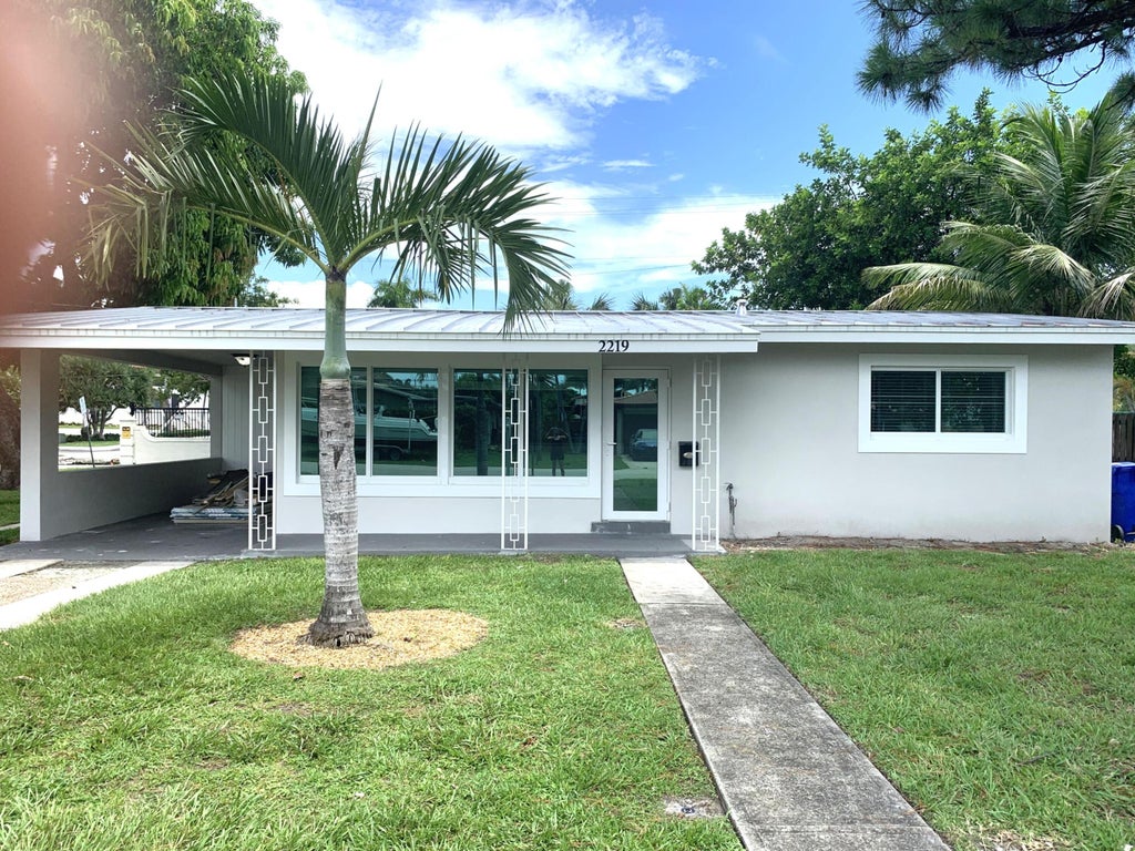 Photo of 2219 SE 13TH Street, Pompano Beach, FL 33062 (MLS # B26055678)