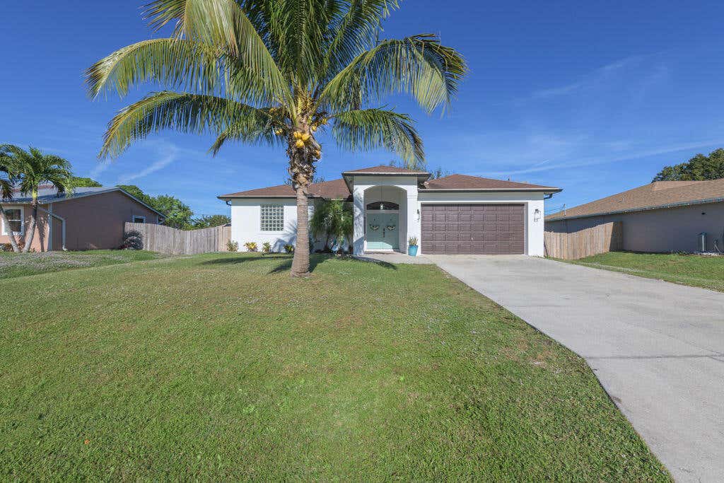 Photo of 949 SW Gwendolen Terrace, Port Saint Lucie, FL 34953 (MLS # R10972579)