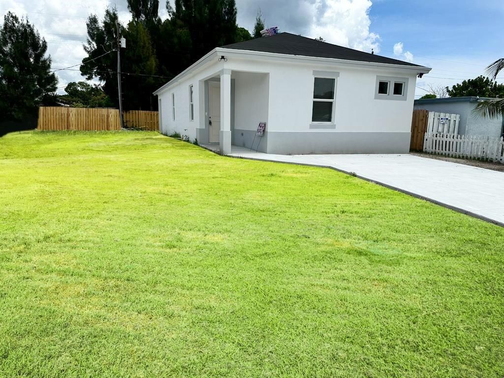 Photo of 1185 Highview Rd, Lantana, FL 33462 (MLS # F10393642)