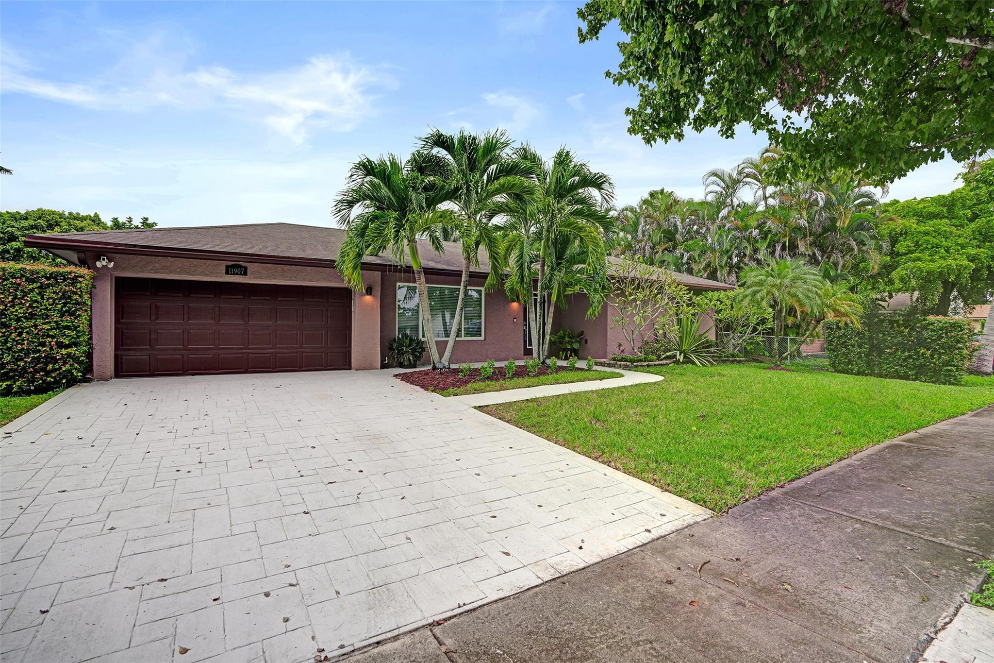 FLAMINGO GARDENS - Residential