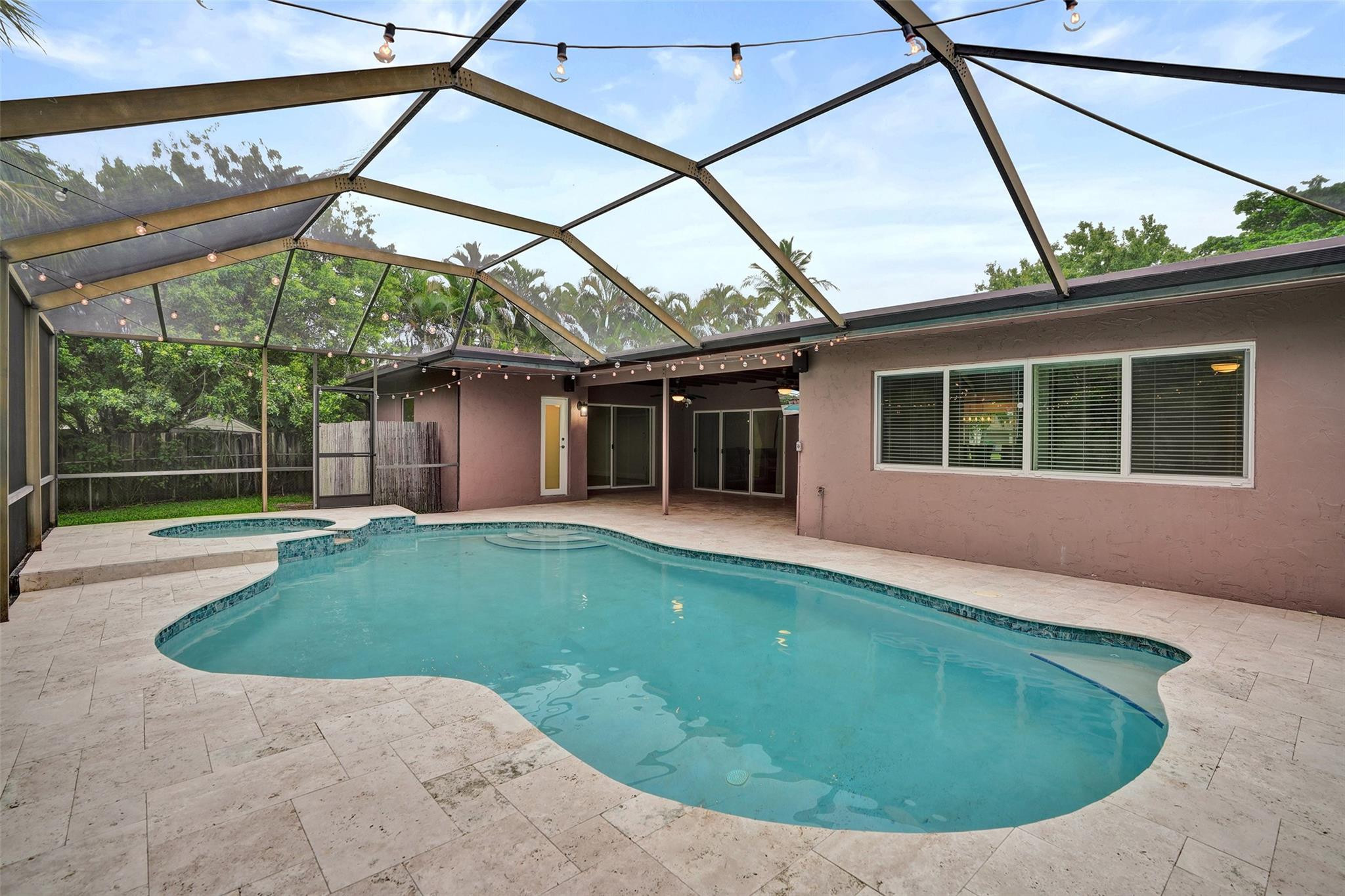 FLAMINGO GARDENS - Residential