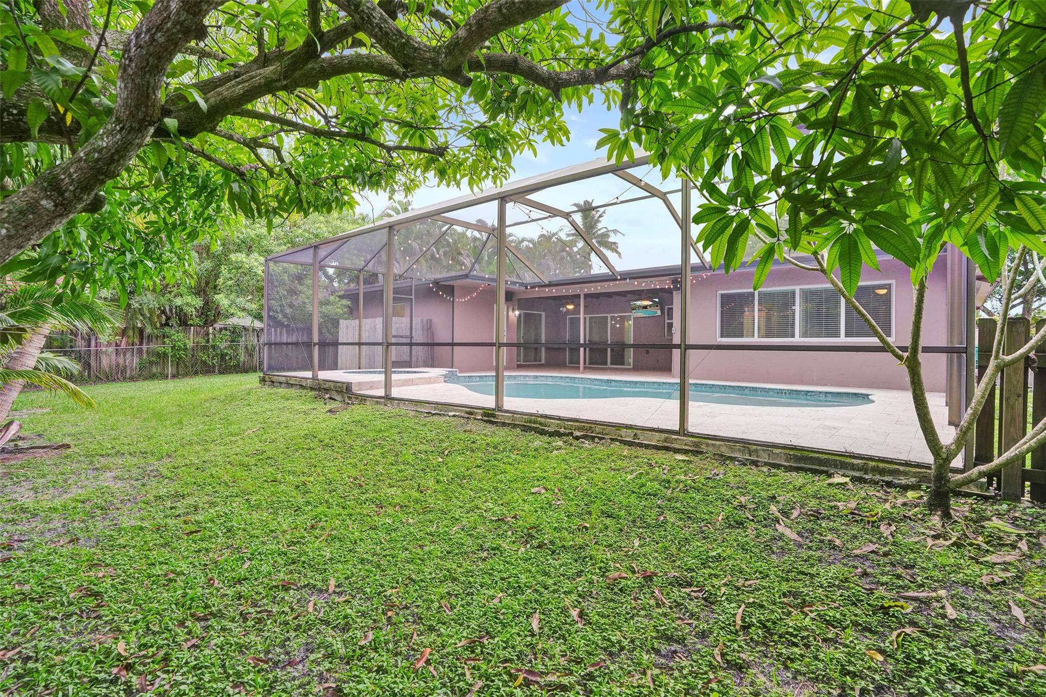 FLAMINGO GARDENS - Residential