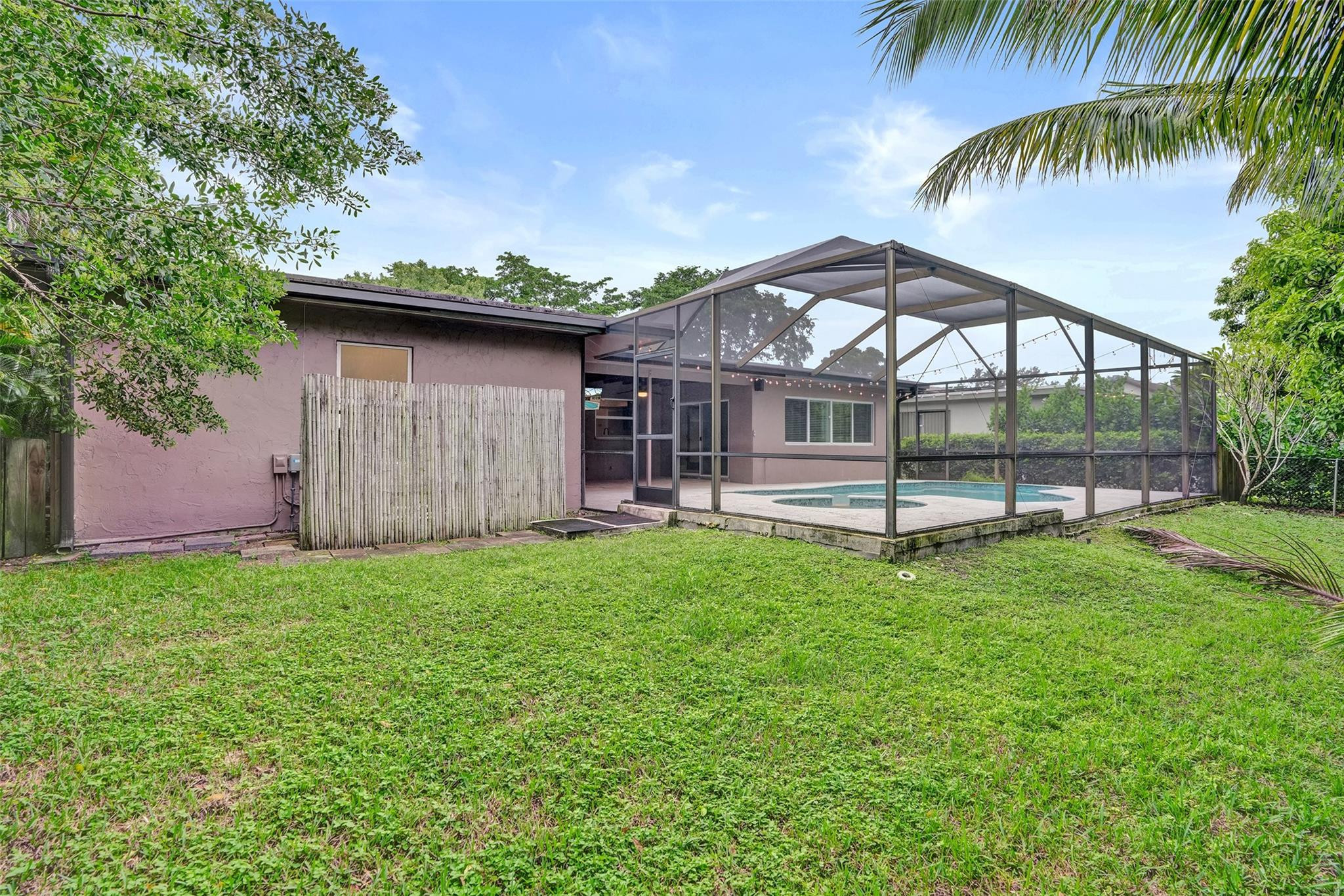 FLAMINGO GARDENS - Residential