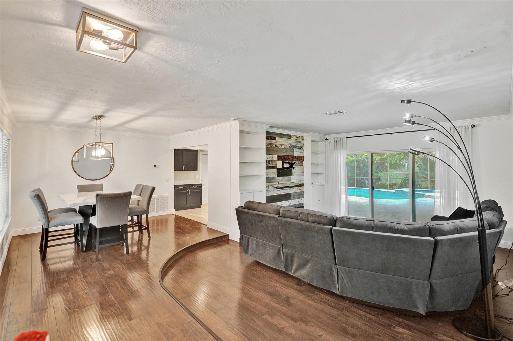 FLAMINGO GARDENS - Residential