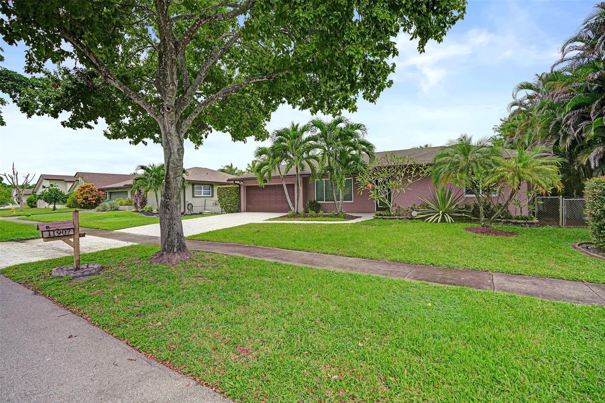 FLAMINGO GARDENS - Residential