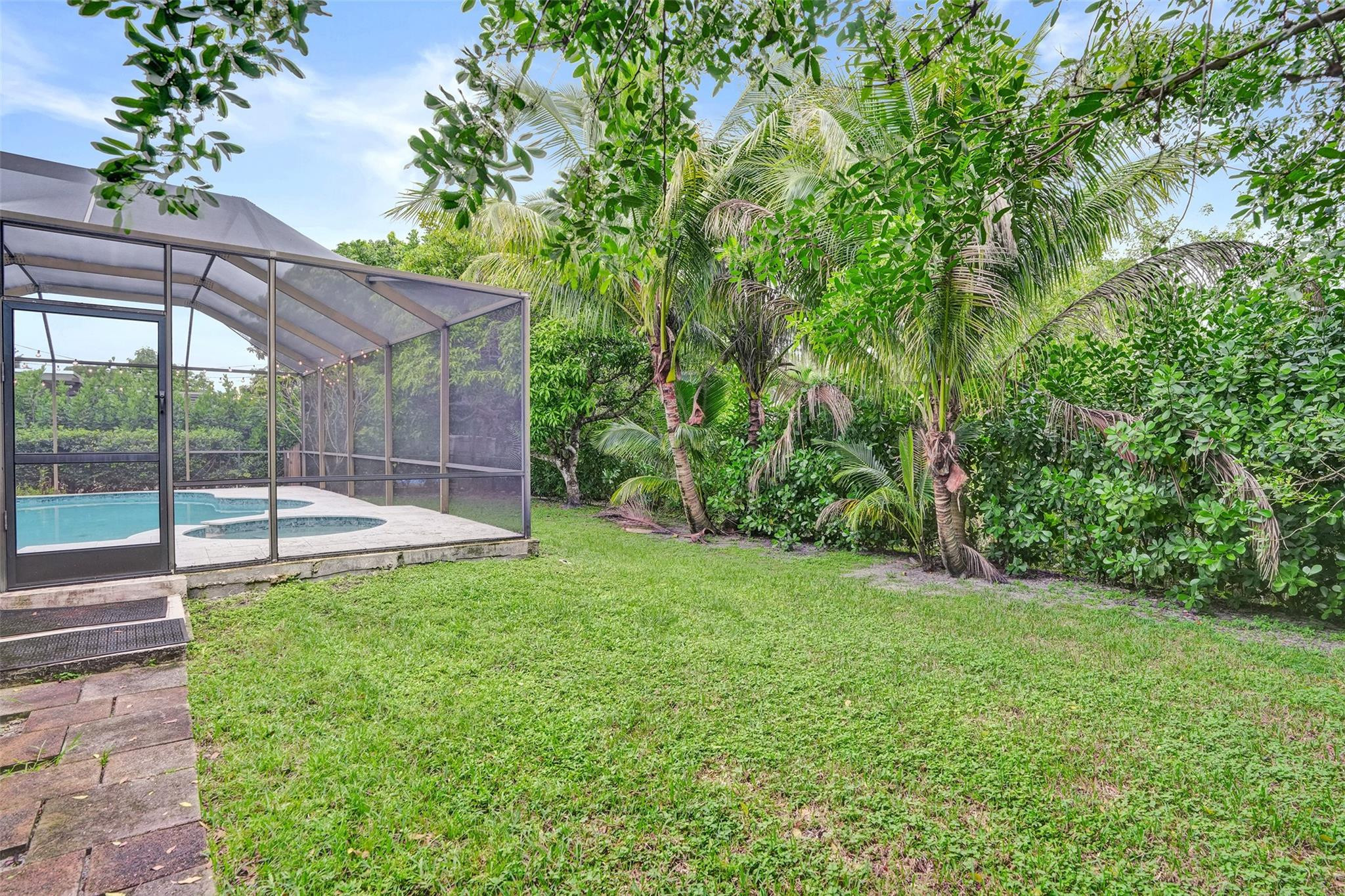 FLAMINGO GARDENS - Residential