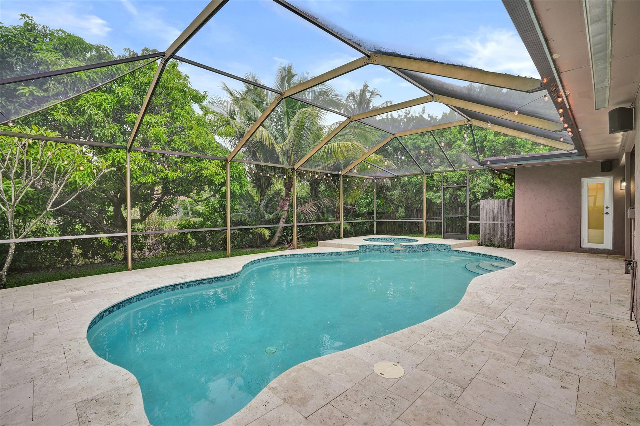 FLAMINGO GARDENS - Residential