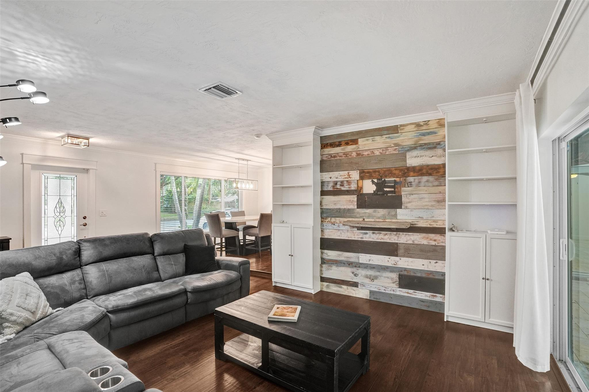 FLAMINGO GARDENS - Residential