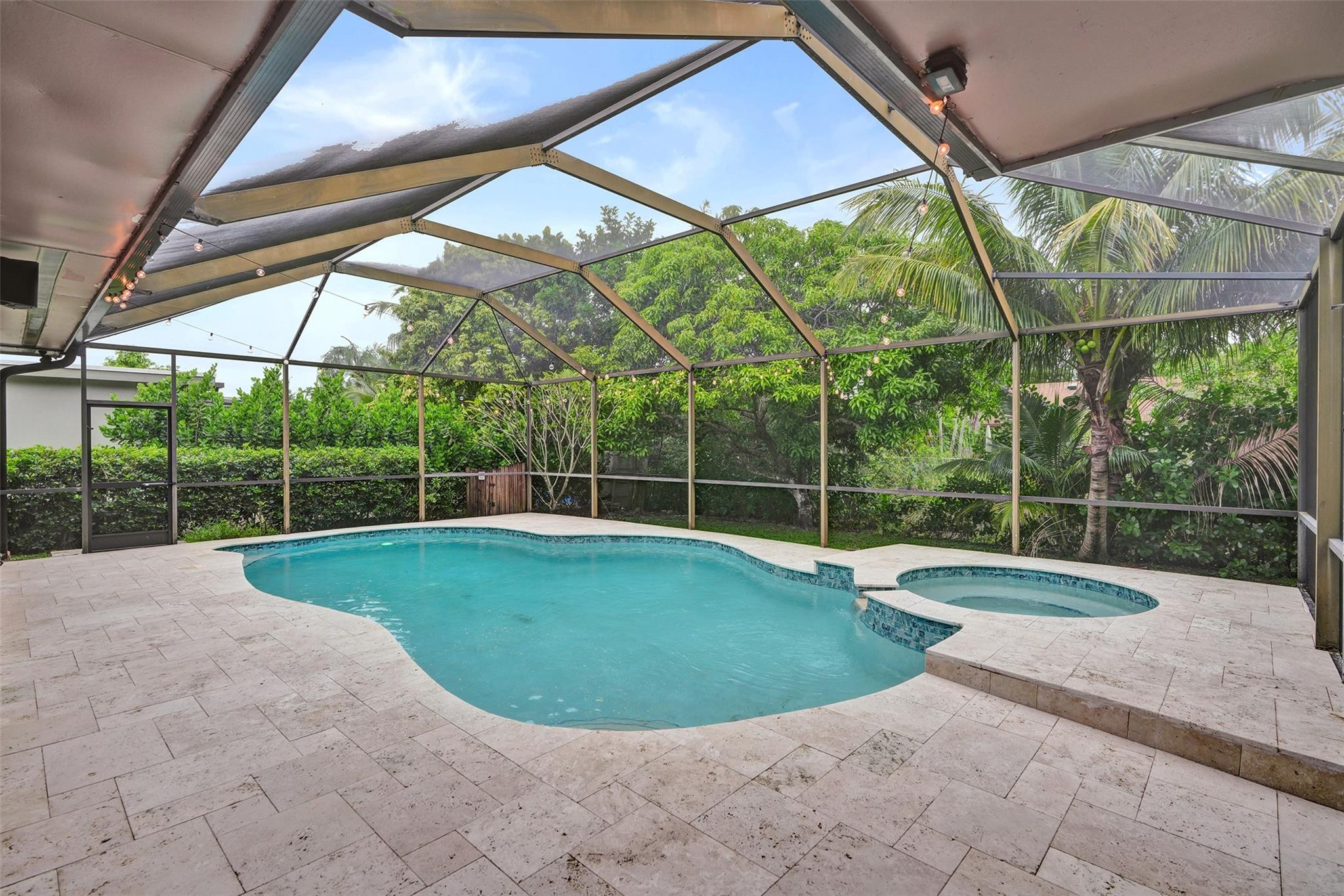 FLAMINGO GARDENS - Residential