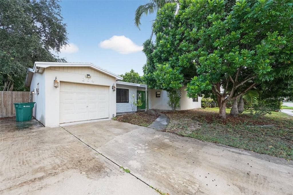 Photo of 264 NW 79TH Avenue, Margate, FL 33063 (MLS # B26086279)