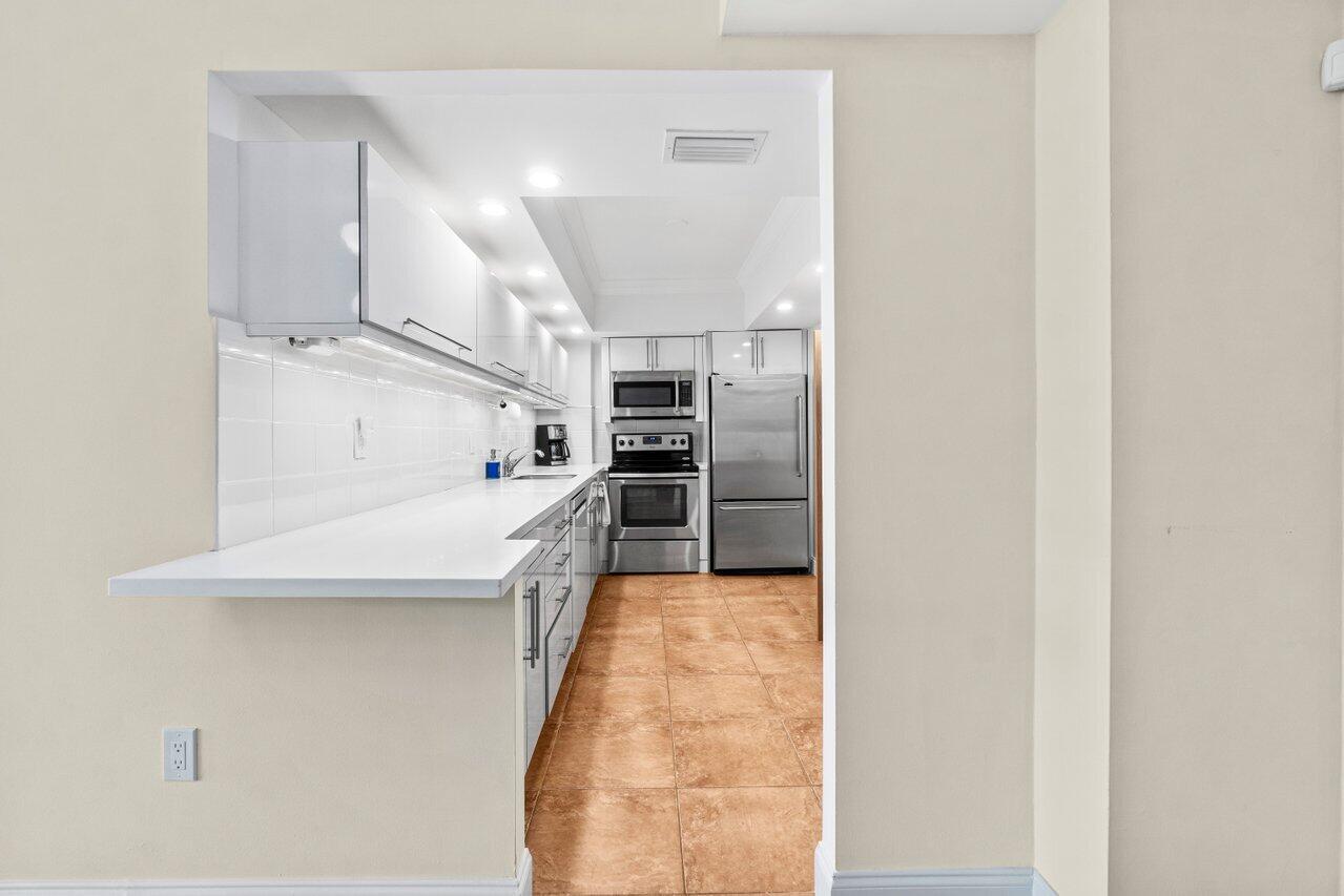 PATRICIAN OF PALM BEACH C - Residential Lease