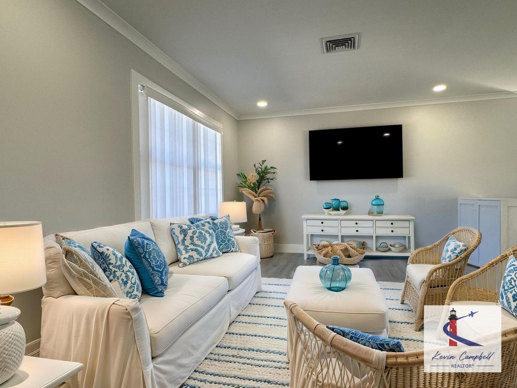 Photo of 202 Windsor Road W, Jupiter, FL 33469 (MLS # R11057603)