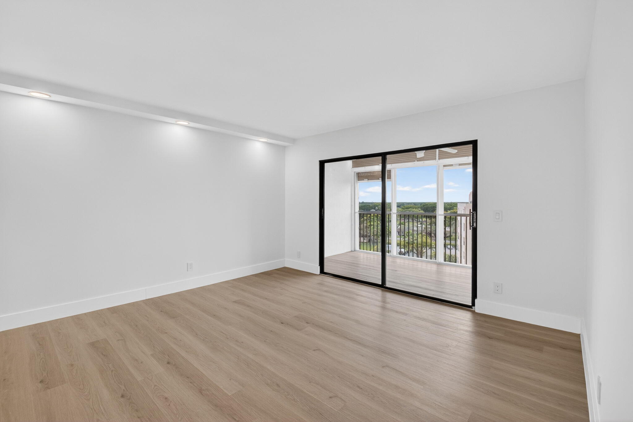 HUNTINGTON LAKES SEC ONE CONDOS - Residential