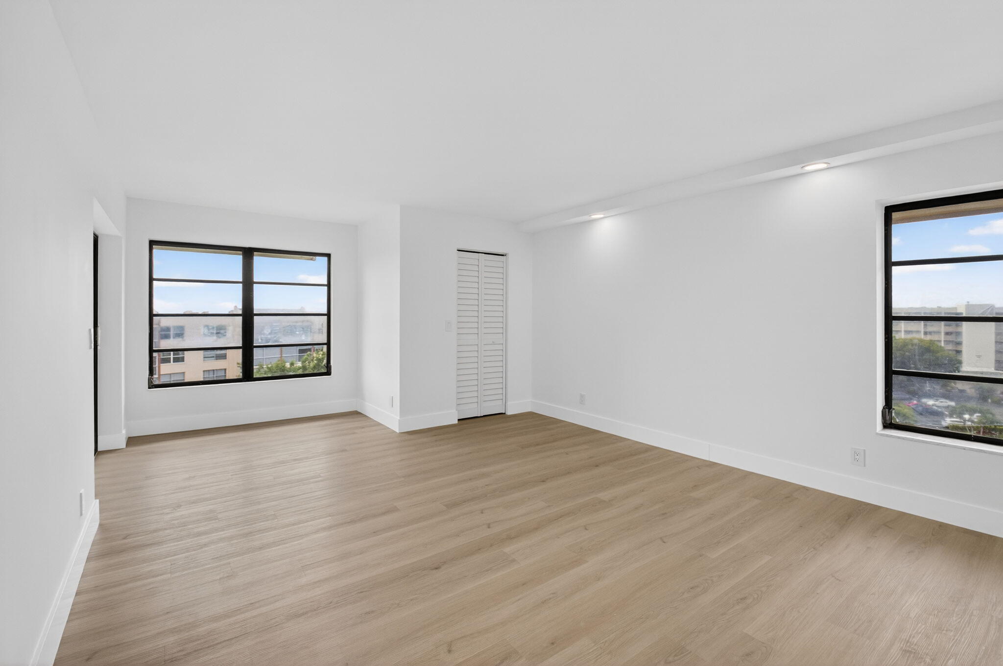 HUNTINGTON LAKES SEC ONE CONDOS - Residential