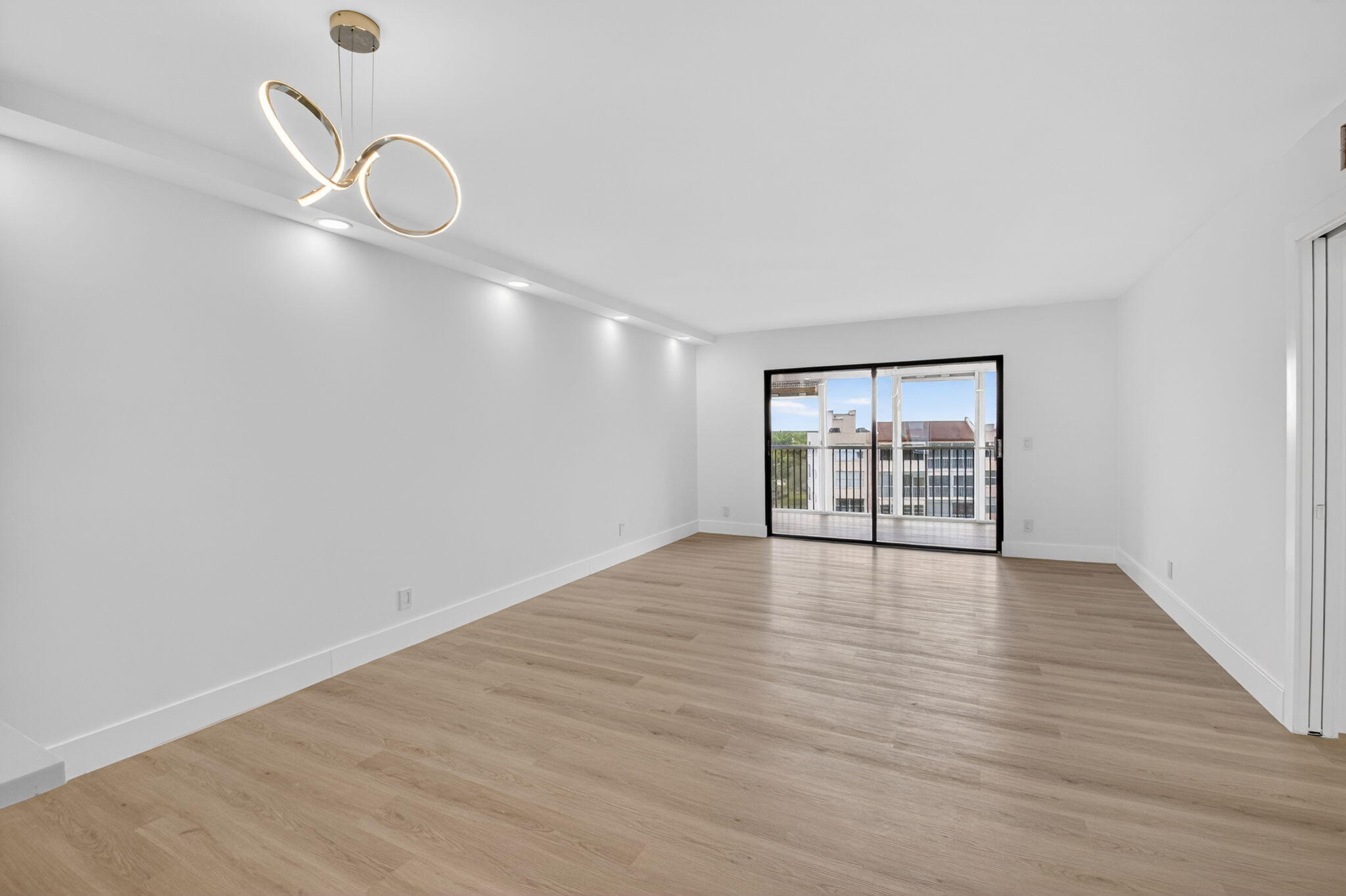 HUNTINGTON LAKES SEC ONE CONDOS - Residential