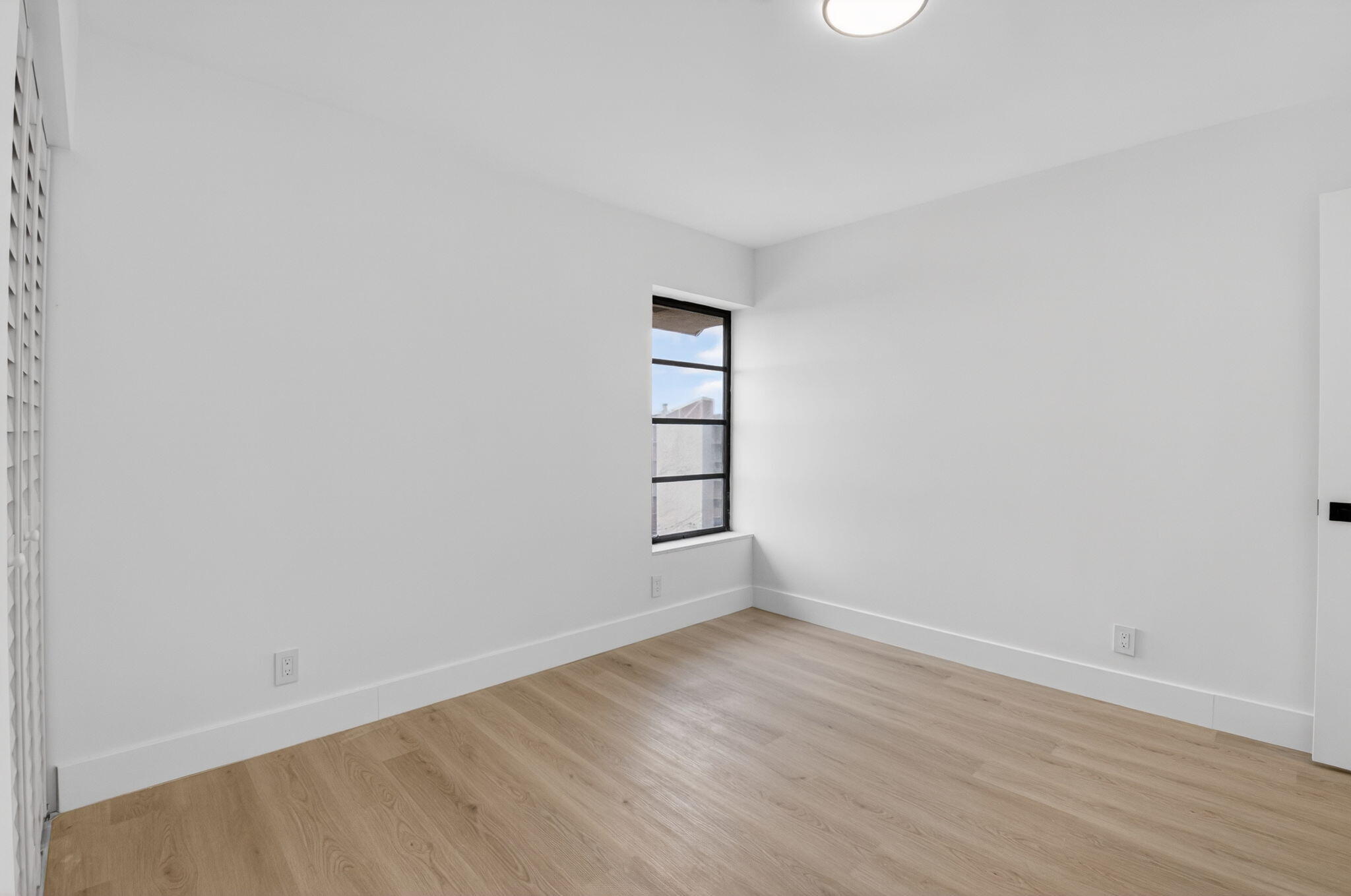 HUNTINGTON LAKES SEC ONE CONDOS - Residential