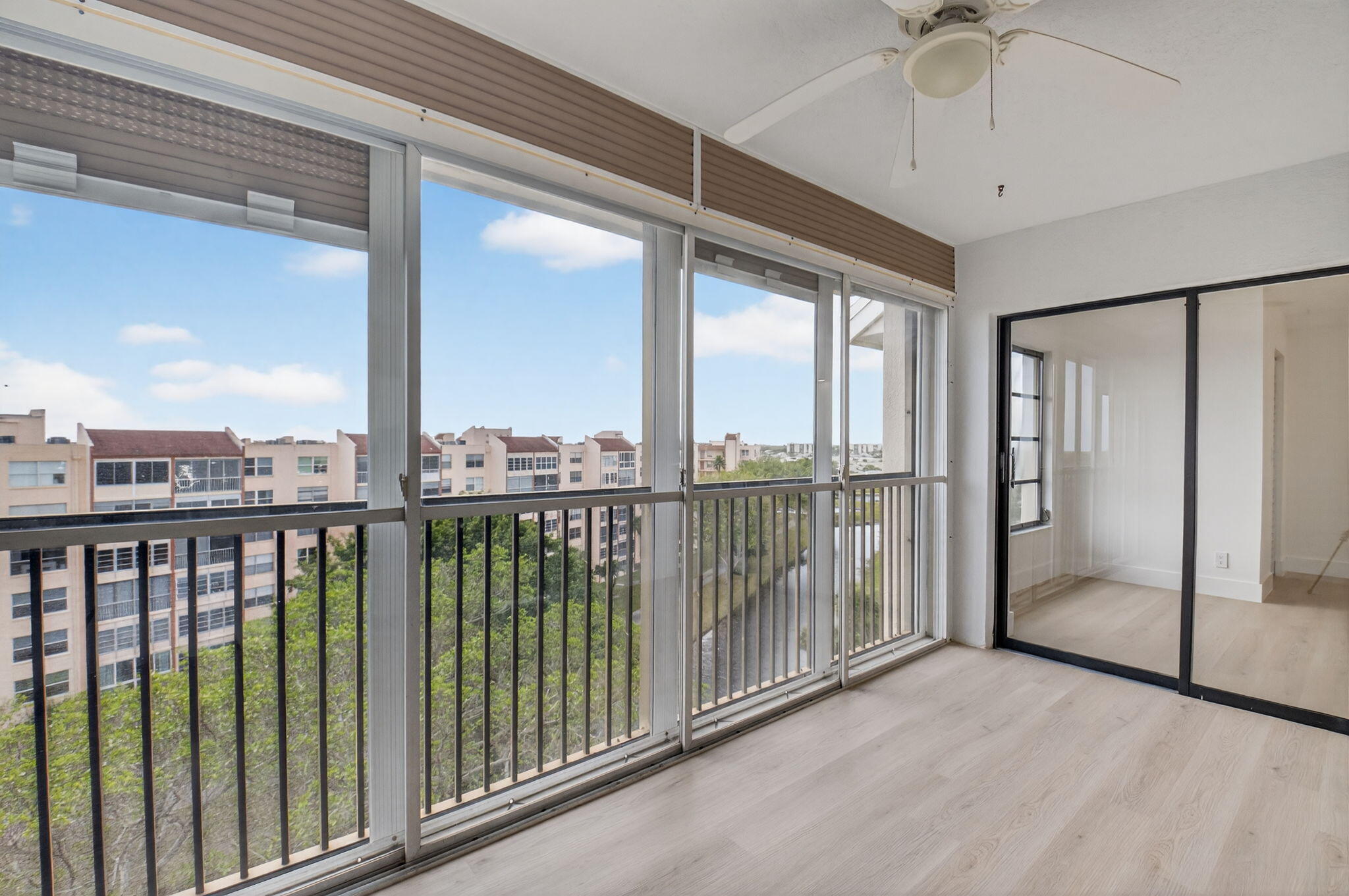 HUNTINGTON LAKES SEC ONE CONDOS - Residential