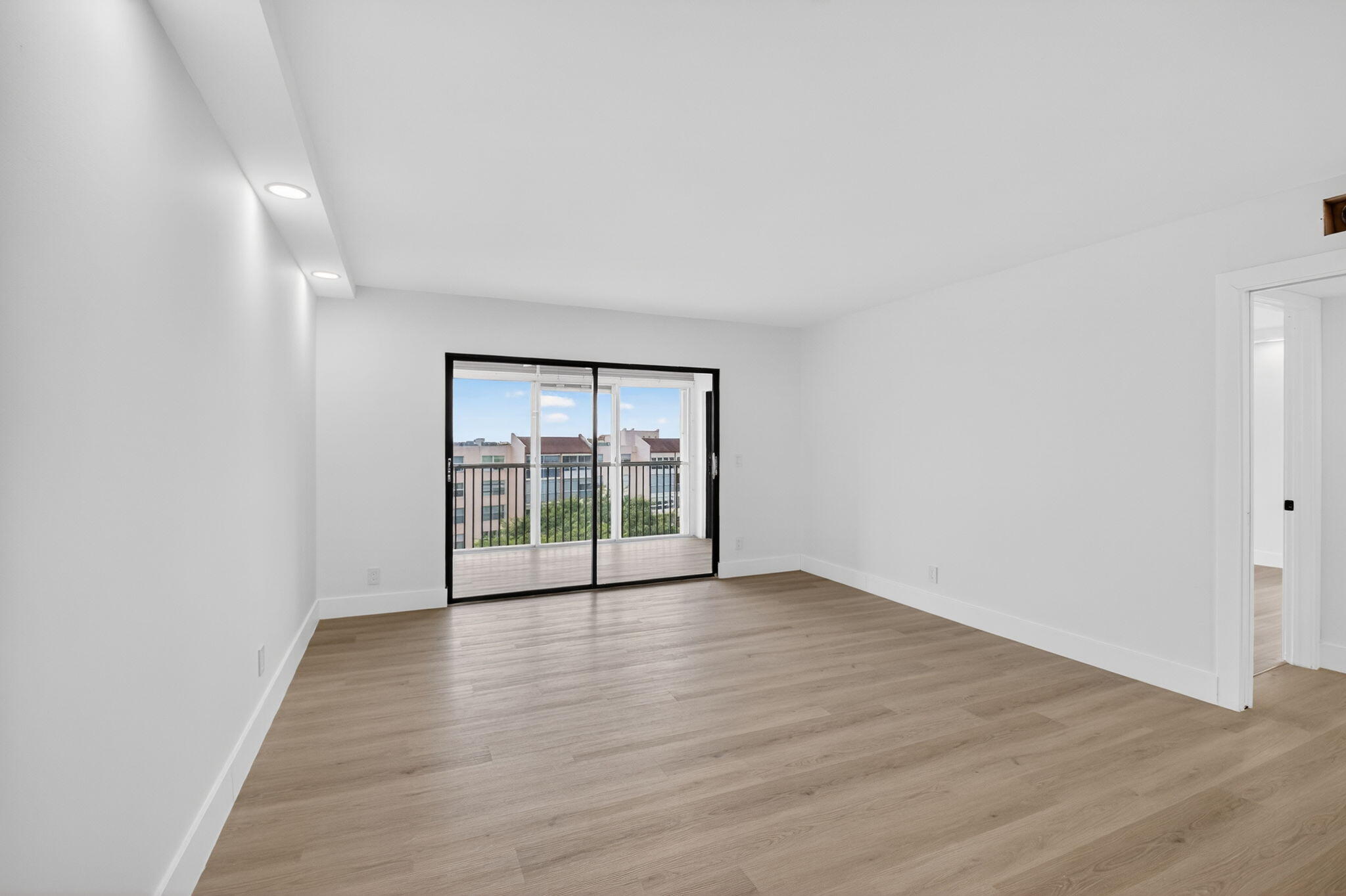 HUNTINGTON LAKES SEC ONE CONDOS - Residential