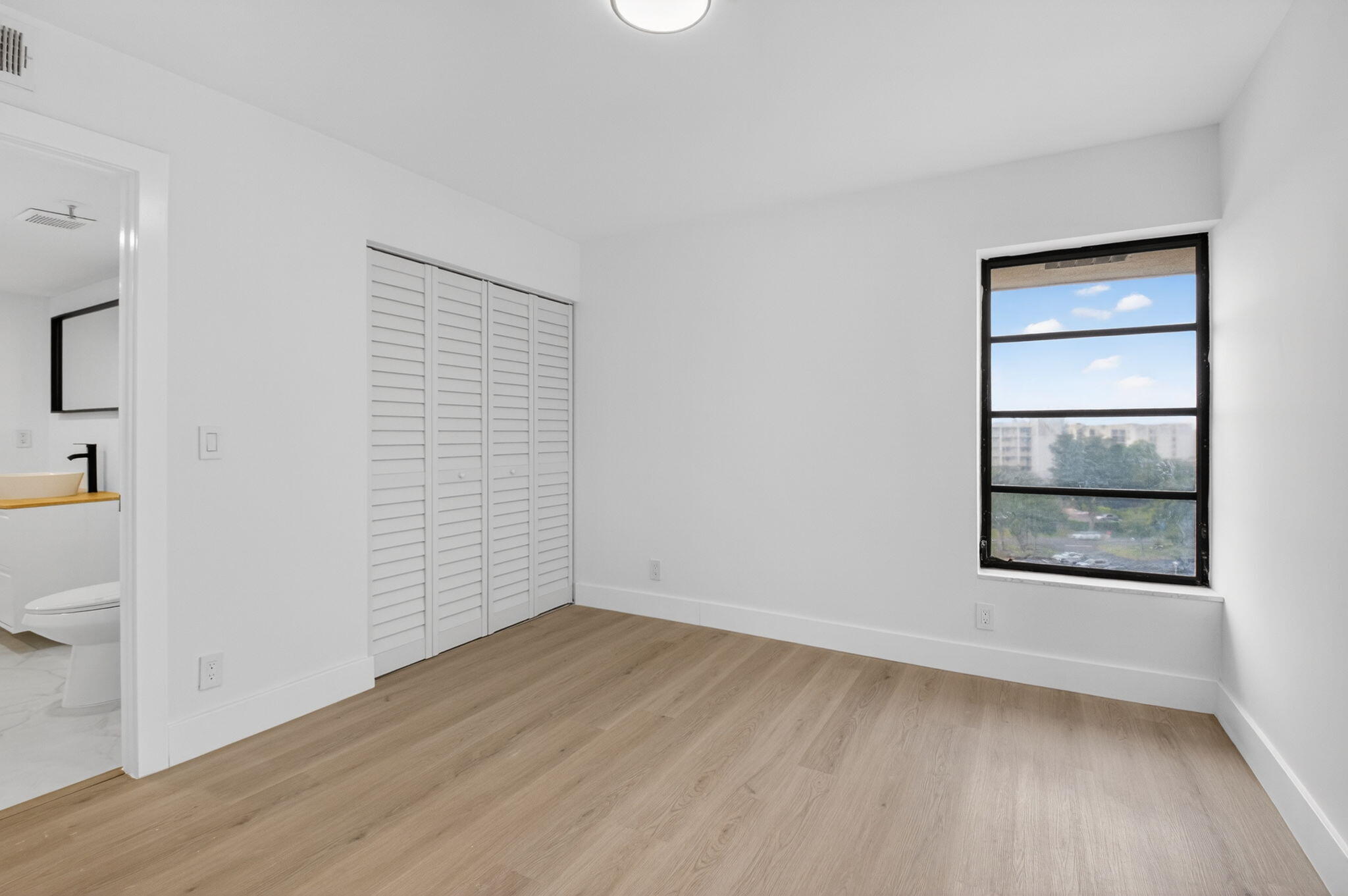 HUNTINGTON LAKES SEC ONE CONDOS - Residential