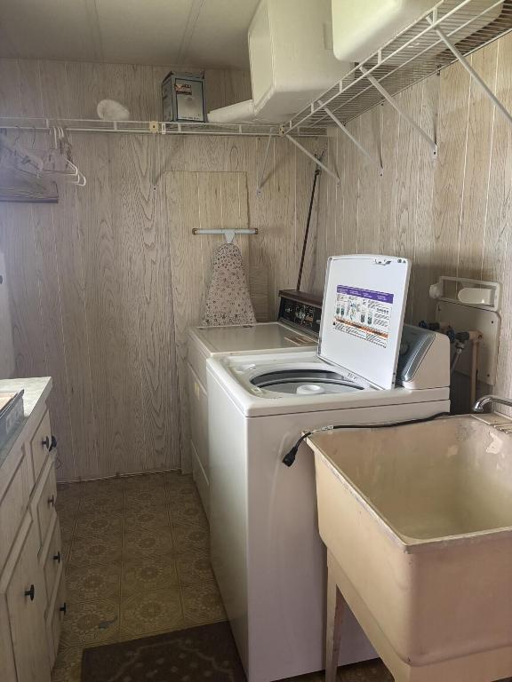 Spanish Lakes Riverfront - Residential