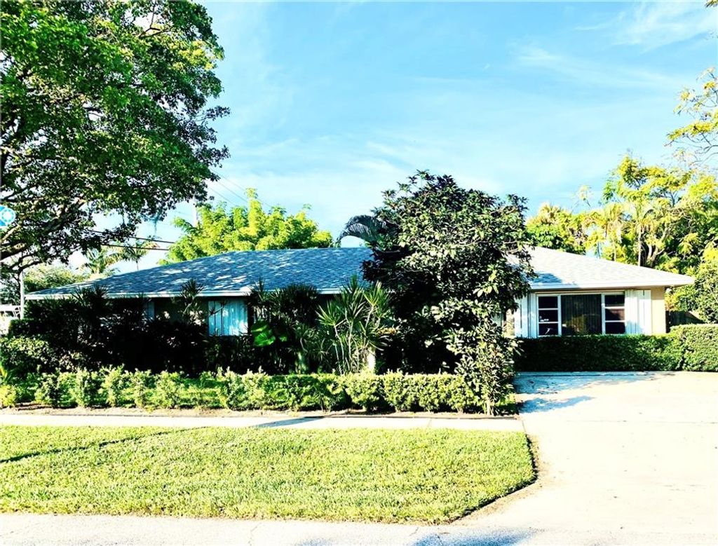 Photo of 809 Fairhaven Dr, North Palm Beach, FL 33408 (MLS # F10353828)