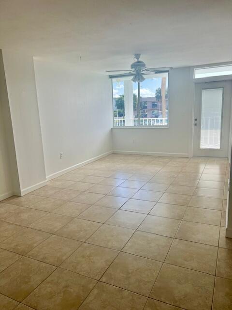 108 Paradise Harbour Boulevard 209