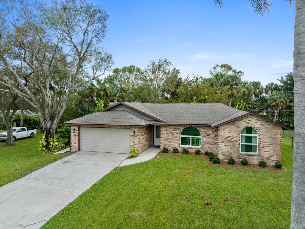 Photo of 1030 47th Avenue SW, Vero Beach, FL 32968 (MLS # R10854088)