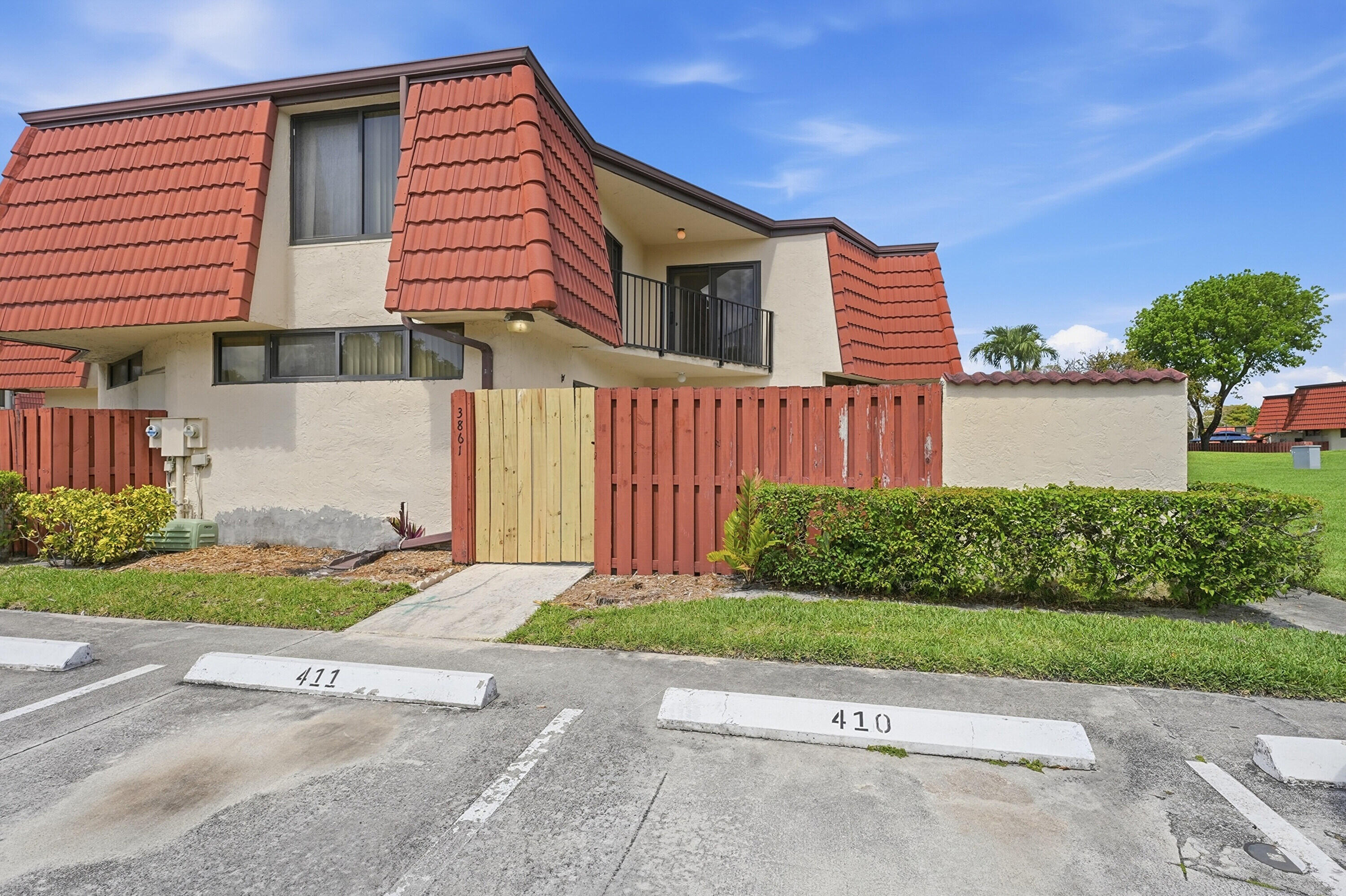 3861 Victoria Drive 3861