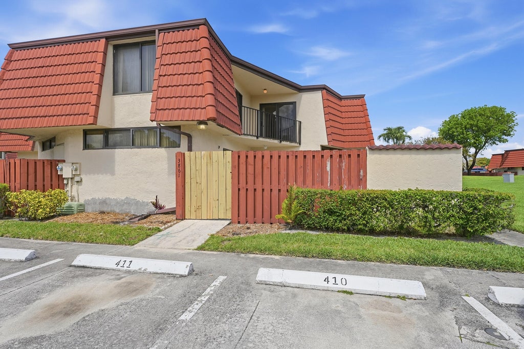 Photo of 3861 Victoria Drive #3861, West Palm Beach, FL 33406 (MLS # R11160052)