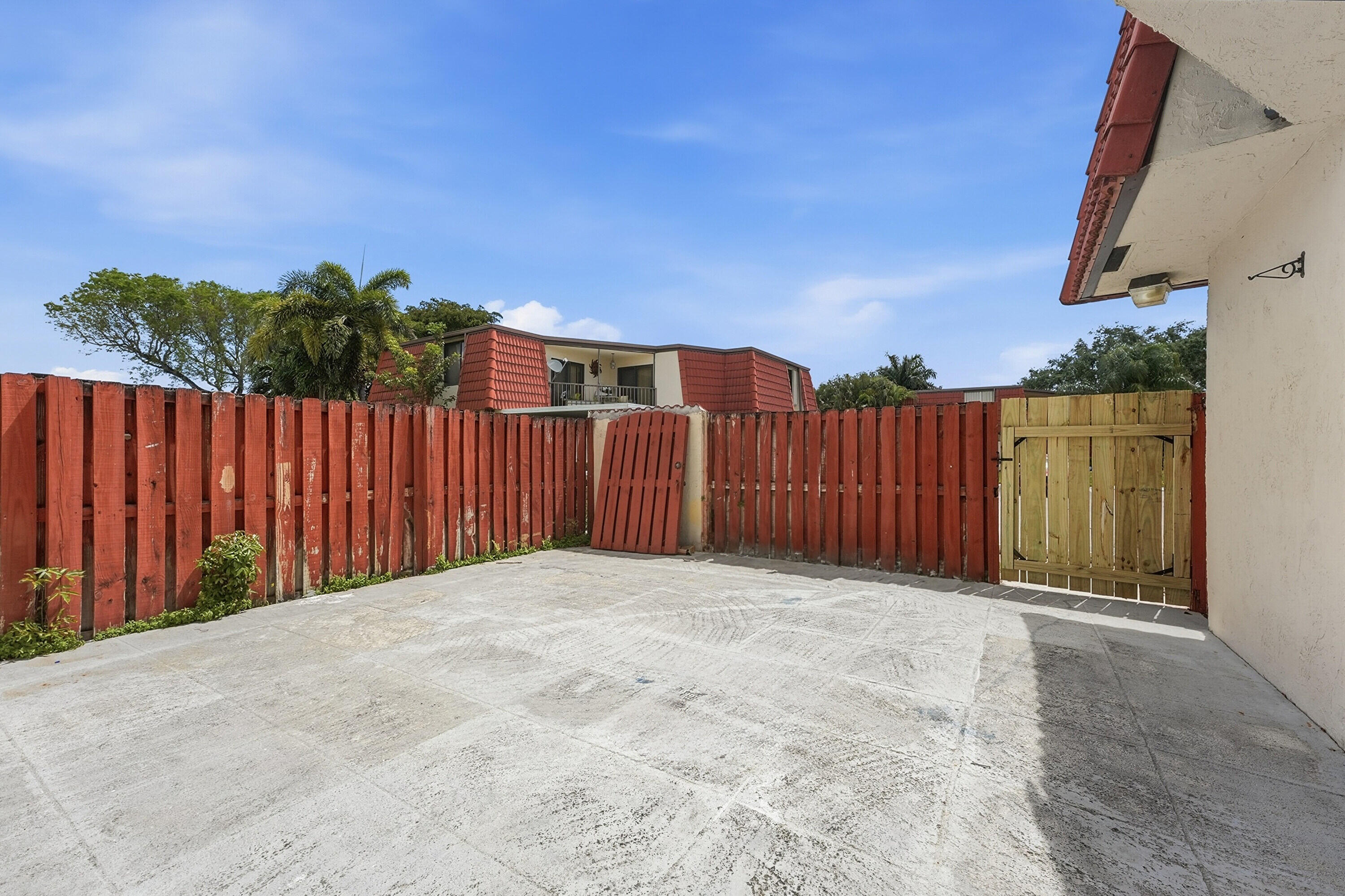 3861 Victoria Drive 3861